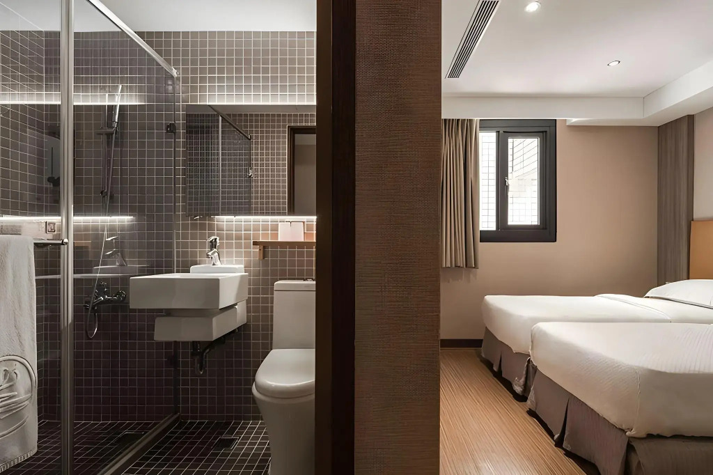 The Riverside Hotel International