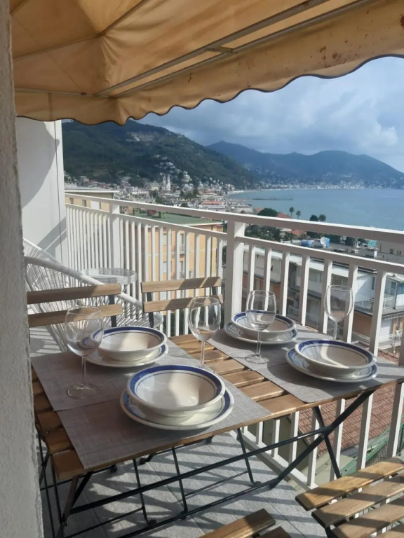 Vista Mozzafiato A 3 Minuti A Piedi Dal Mare