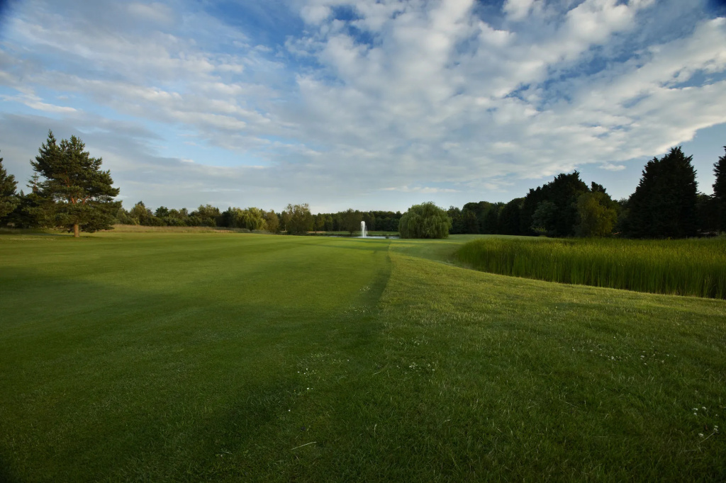 The Essex Golf & Country Club Hotel
