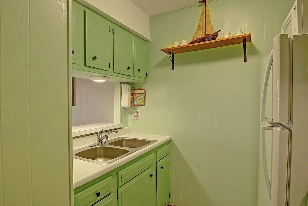 Island Time 1 Bedroom Condo by RedAwning