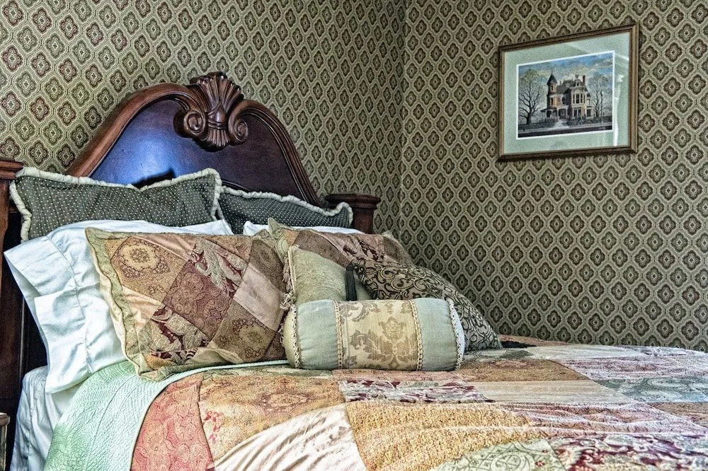 Vintage Charm Bed and Breakfast Hotel