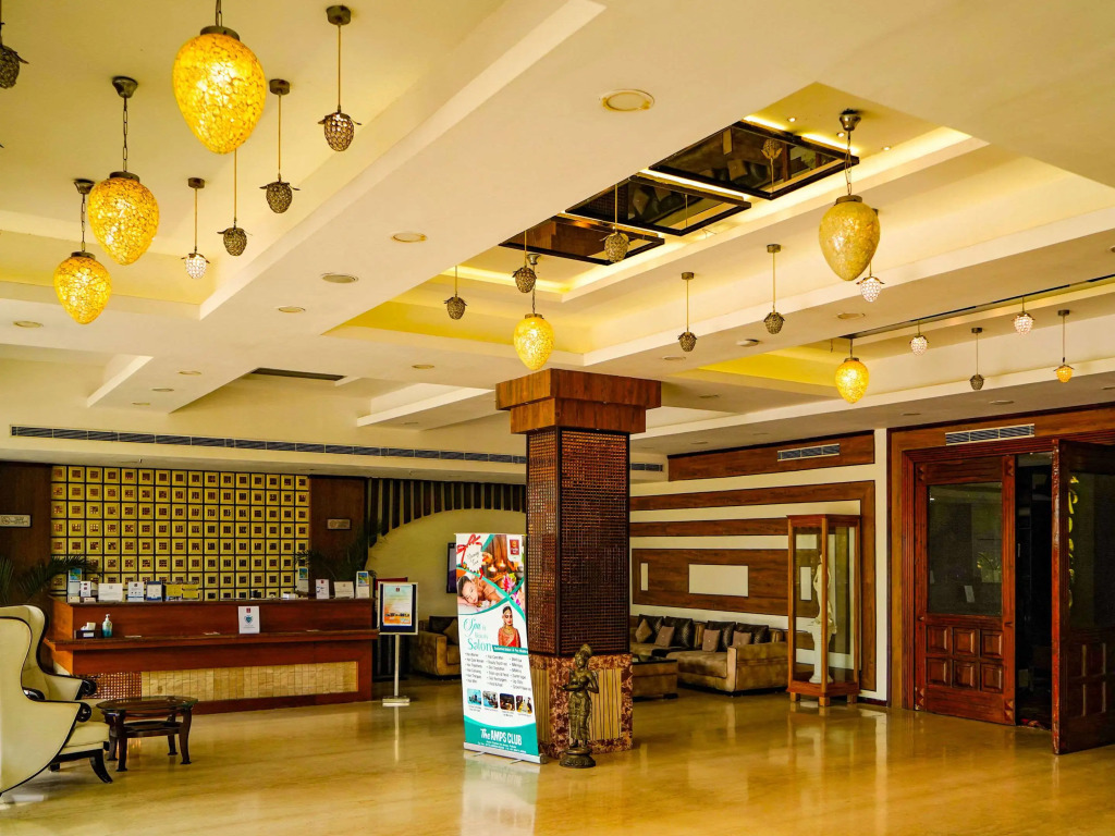 Clarion Inn Amps