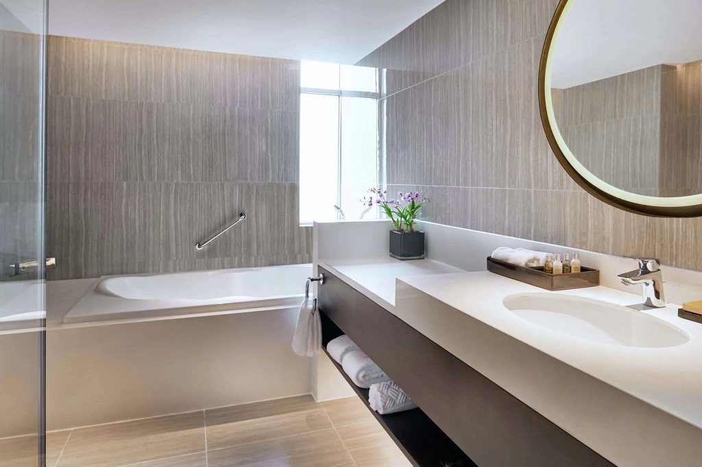 DoubleTree by Hilton Bangkok Ploenchit