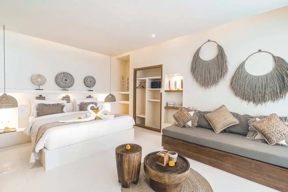 Villa Selaanc - Luxury 4BR Villa with Private Pool, Walking Distance to Seseh Beach