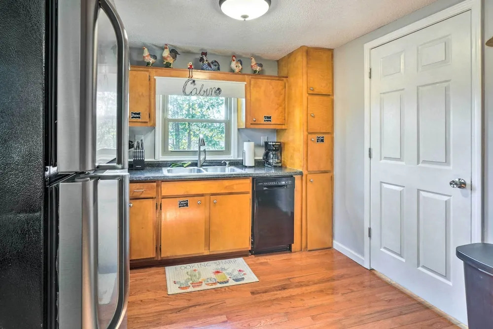 Pigeon Forge Cabin w/ Private Hot Tub & Gas Grill