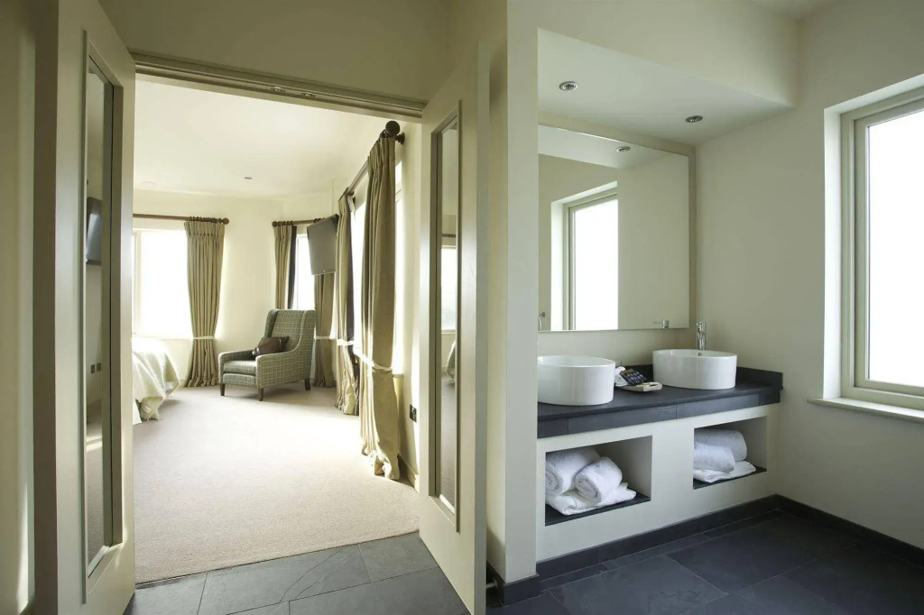 The Lewinnick Lodge