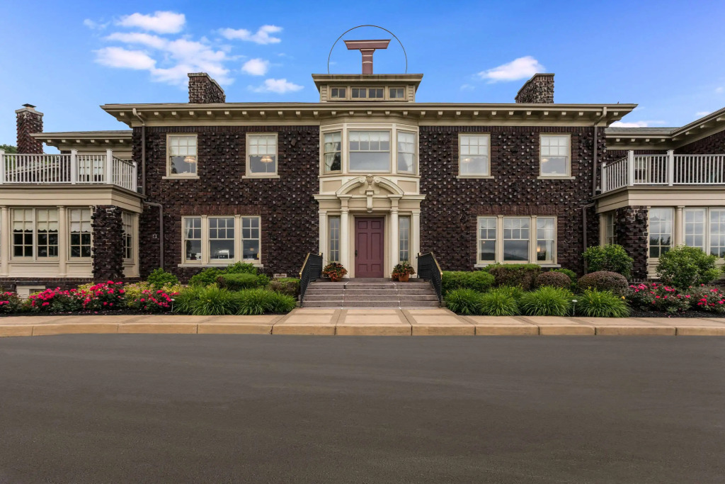 Traditions Hotel & Spa Johnson City - Binghamton, an Ascend Collection Hotel