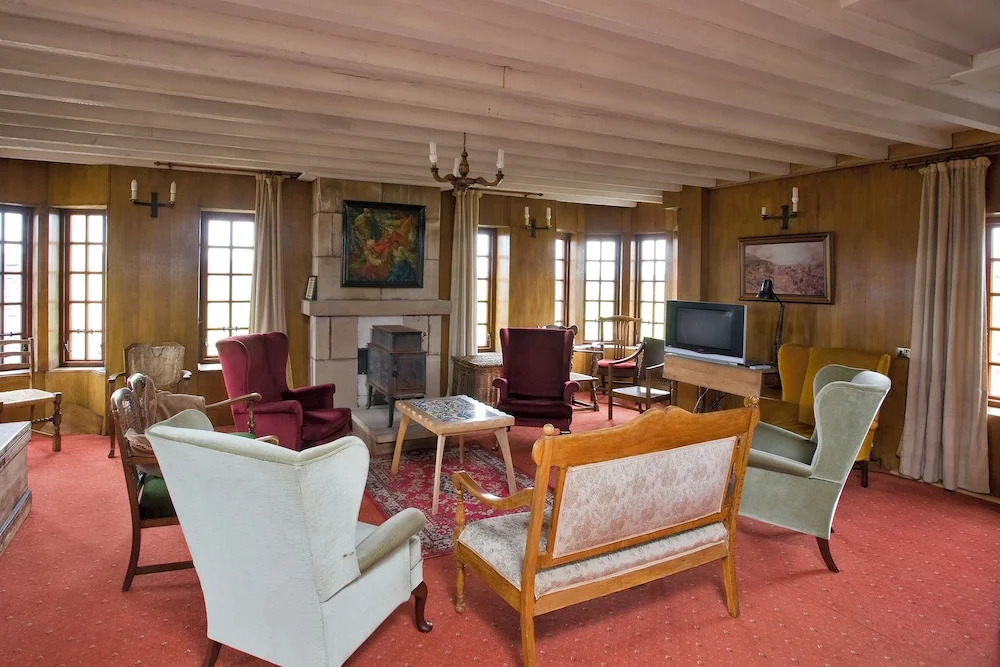 The Tower at Plane Castle-sleeps 4-pets Ok-parking
