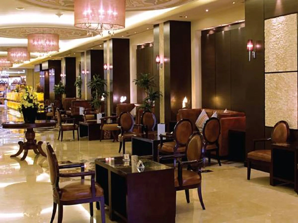 Dar Al Eiman Royal Hotel
