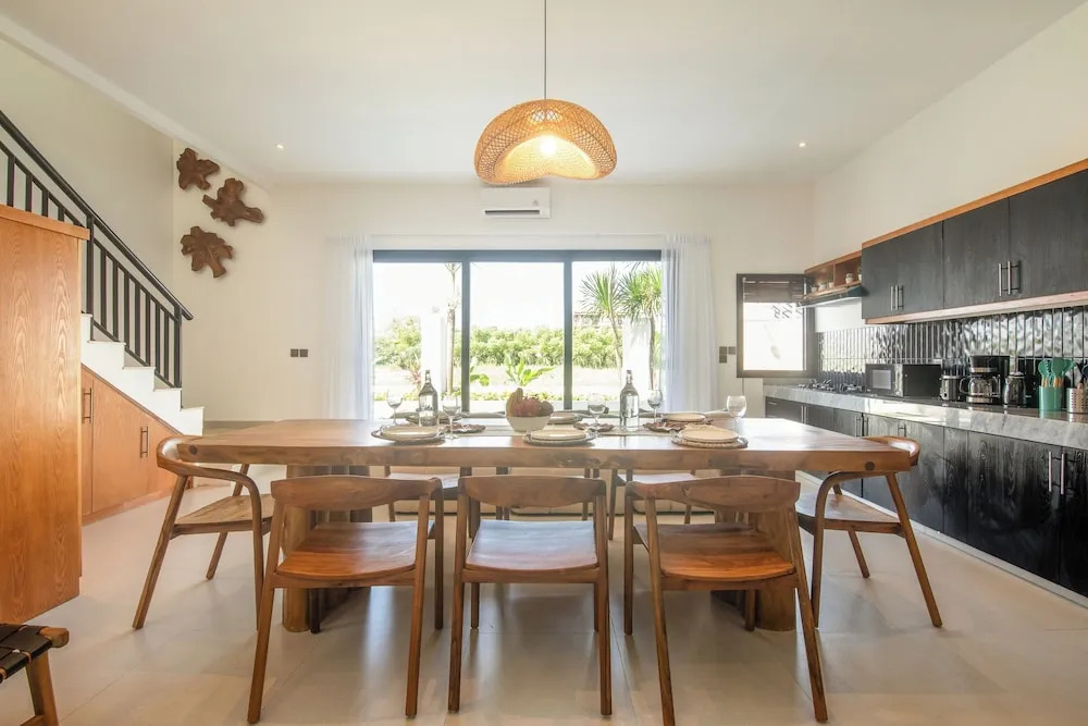 4 Bd Seminyak Retreat + Rice Fields 4mins to Beach