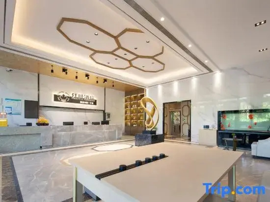 Hongye Hotel (Wuhan International Expo Center & Yangsigang Yangtze River Bridge)