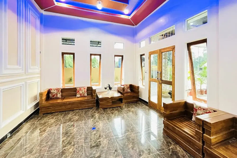 RedDoorz @ Gunari Guest House Merek Karo