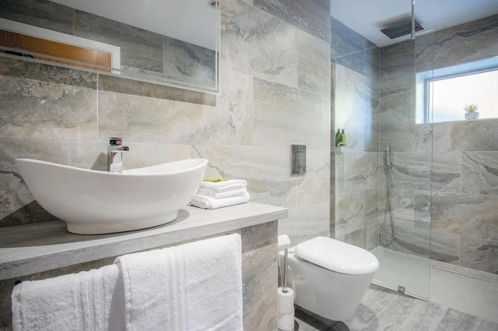 Suite 14 - Sleeping Giant Hotel - PEN Y CAE Inn