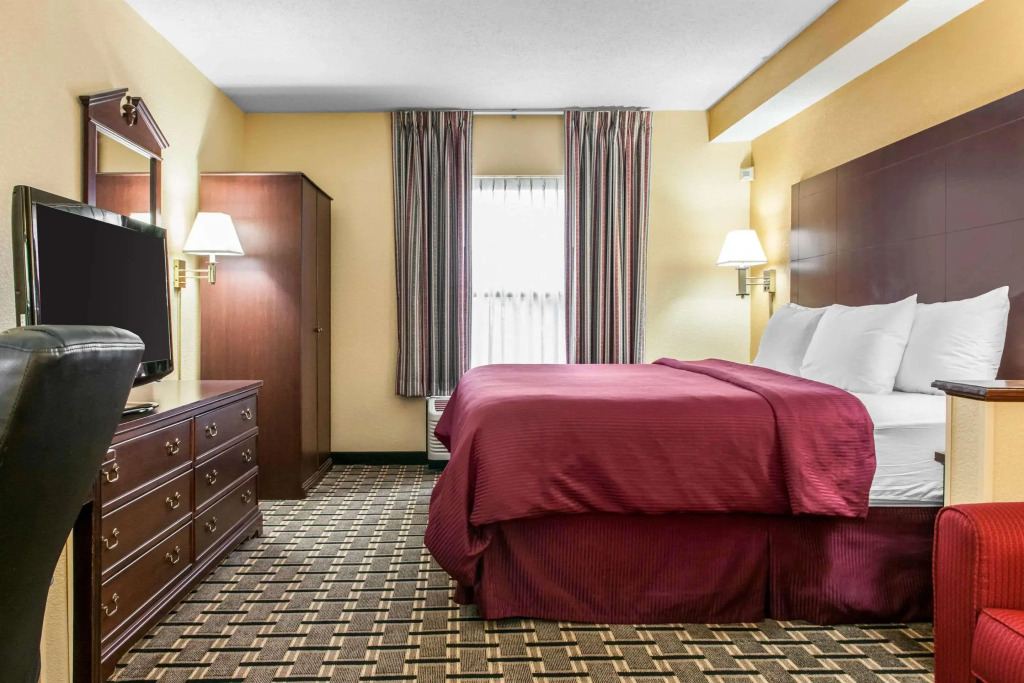 Clarion Inn & Suites Indianapolis Northwest