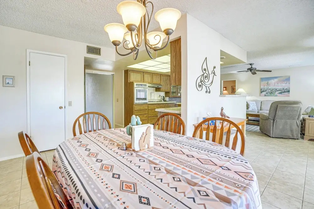 Walk to Golf Course: Sun City West Retreat