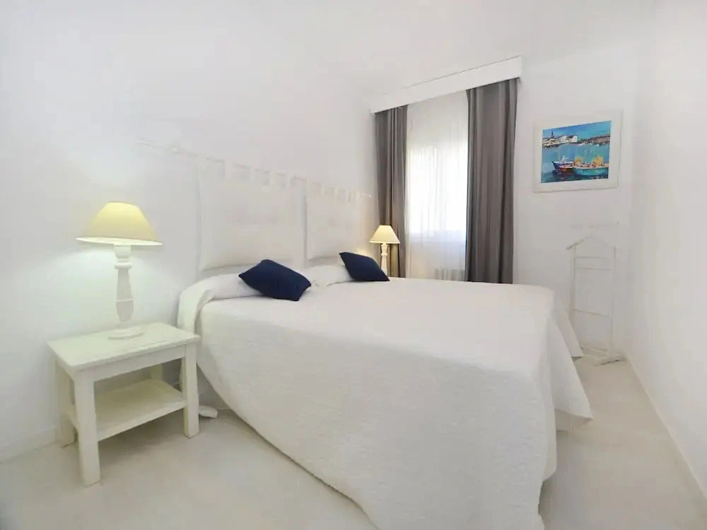 Sea-view Apartment in Roses Near Beach