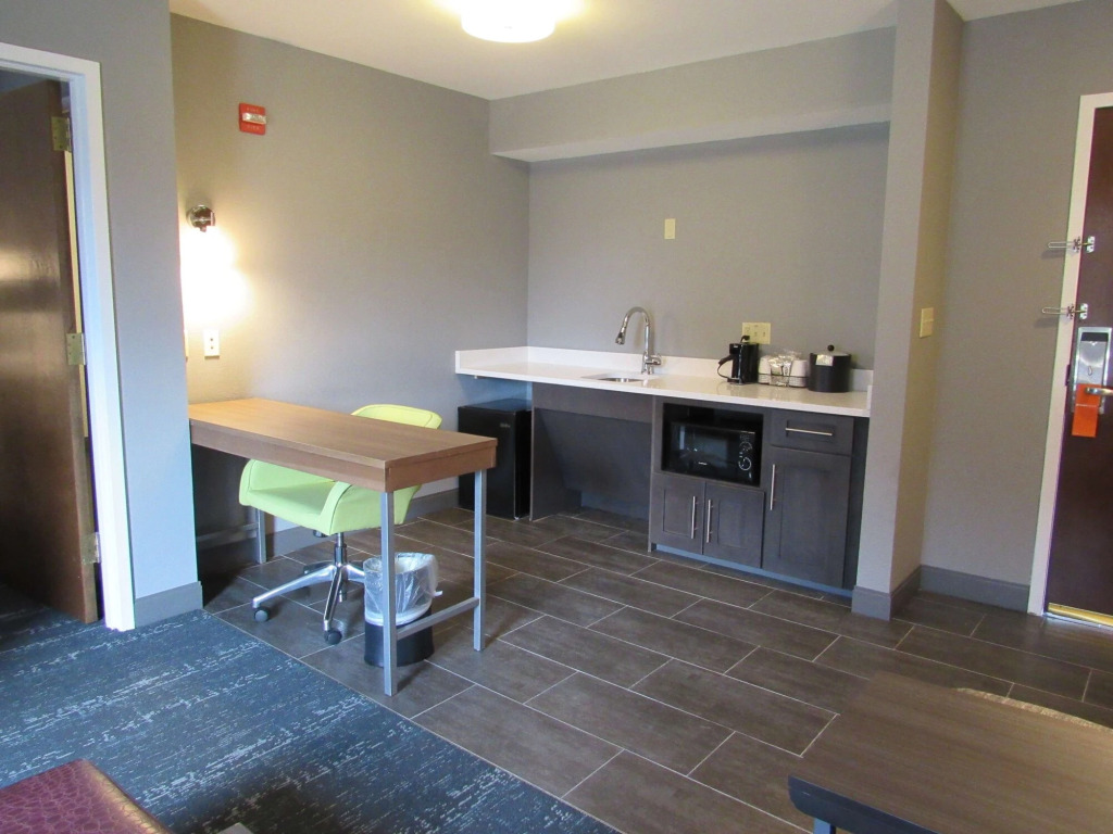 Hampton Inn & Suites Newtown