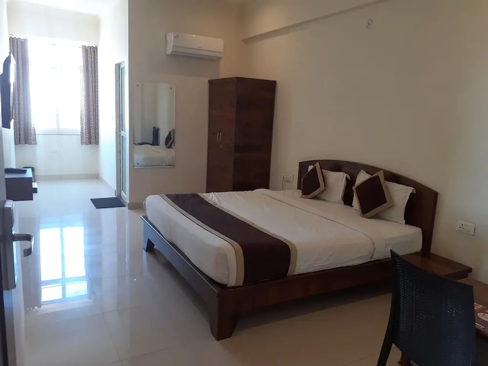 Fabhotel Shiv Palace