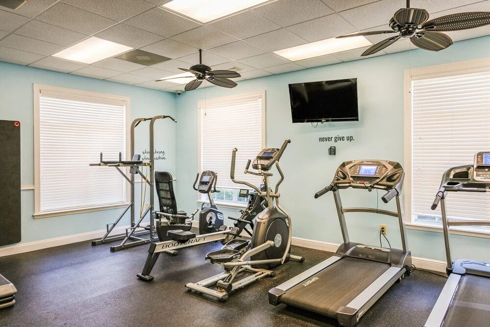 1 BR and 2 BR Jacksonville Beach Apt with Parking by Frontdesk