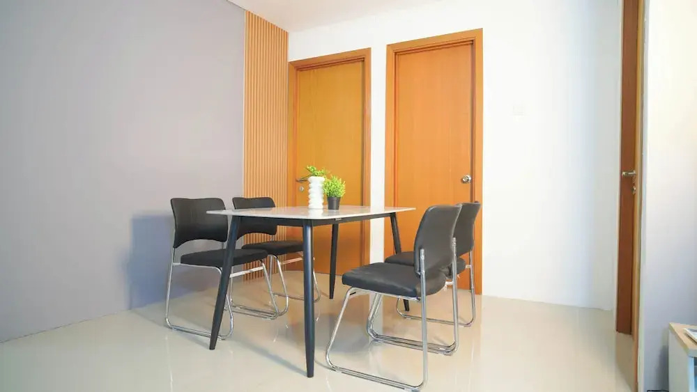 Modern 2Br With Service Room Apartment Woodland Park Residence