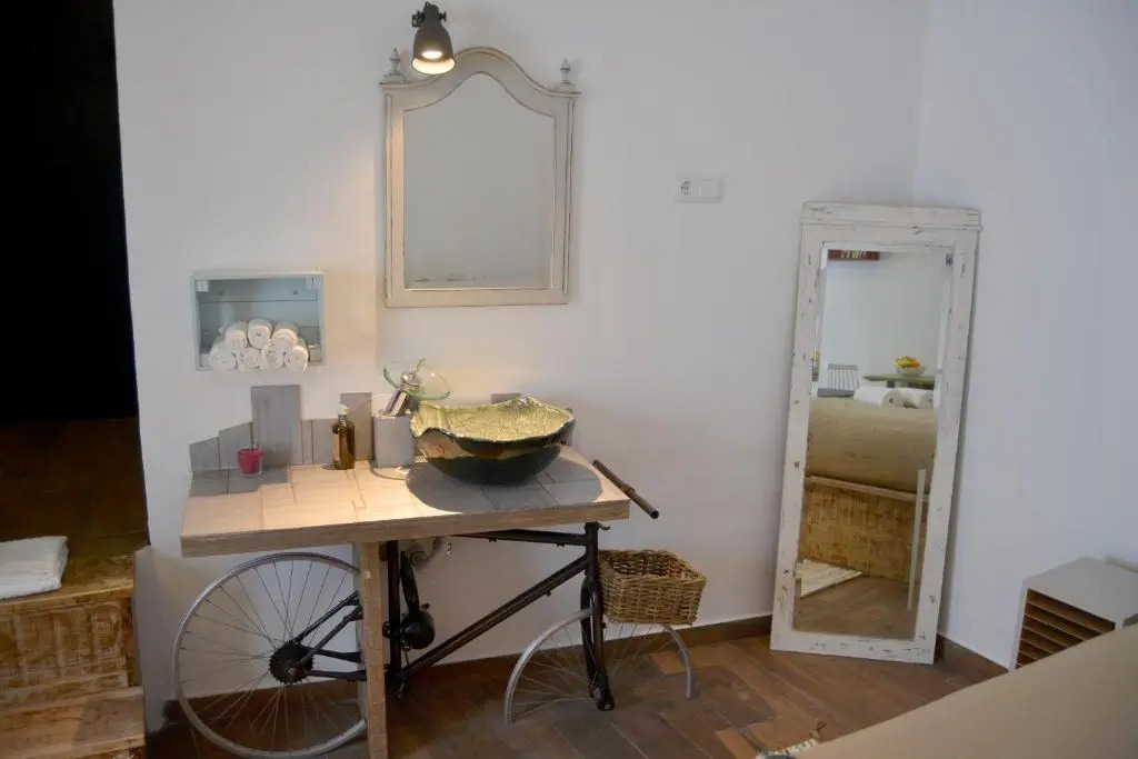 Lovin Book Guesthouse