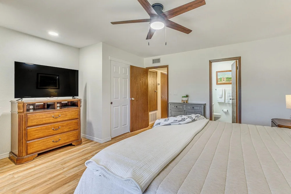 < 2 Mi to Grindstone Lake & Trails! Mtn-view Condo