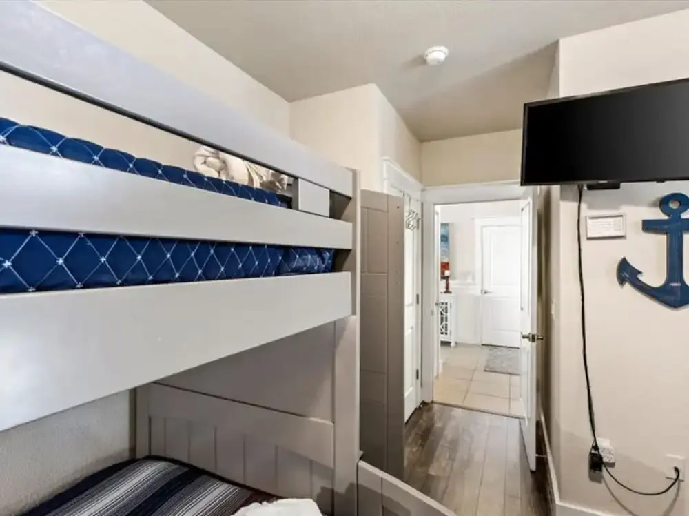 Resort Living on the Bay 2 bed 2 Bath Gorgeous bay Views