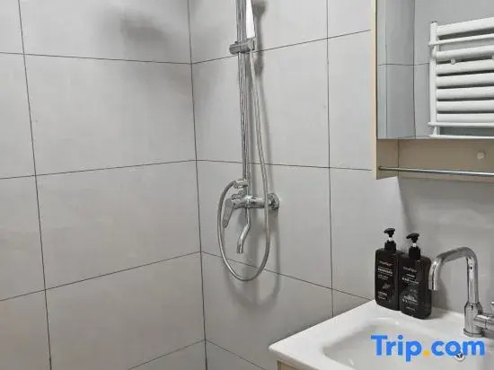 Qihu Movie Homestay (Tianjian Lake Park)