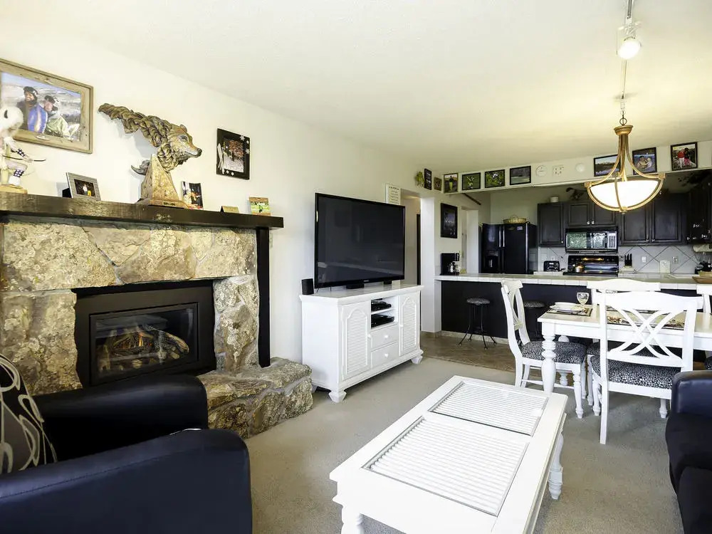 Bronze Tree Condominiums by Mountain Resorts