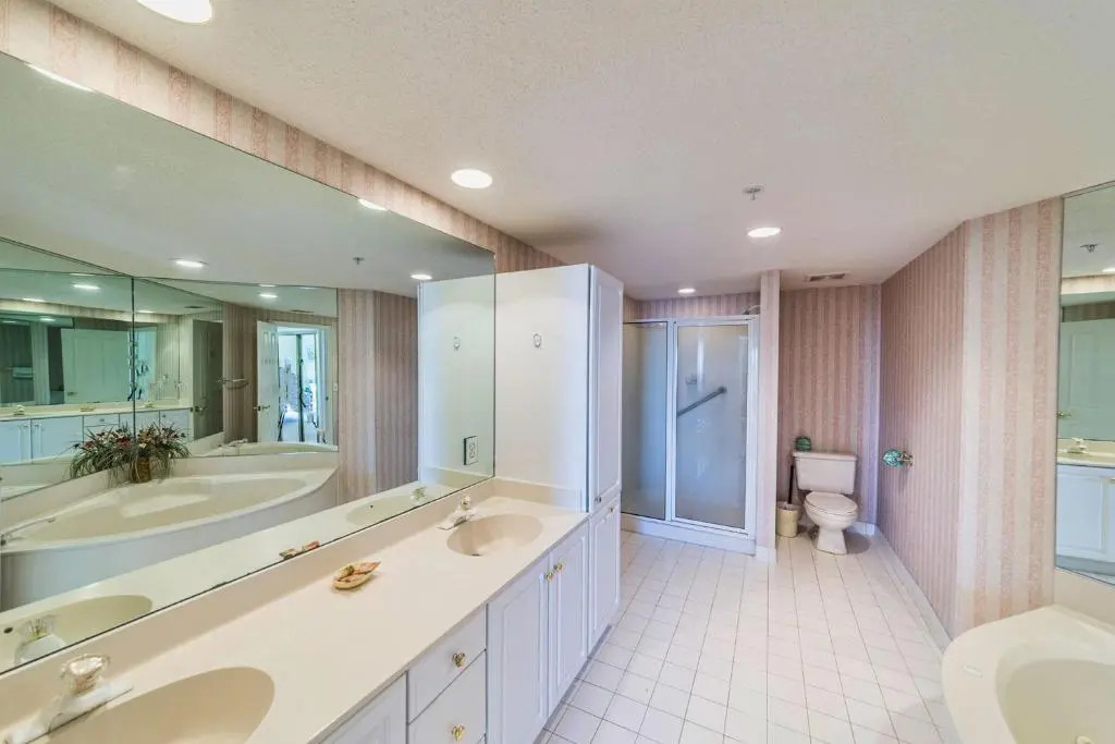 Hampton 6107, 2 Bedroom, Sleeps 6, Large Pool, Oceanfront View