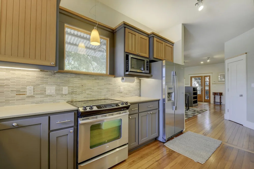 3Br 2BA New Luxury Downtown Austin Townhome by RedAwning
