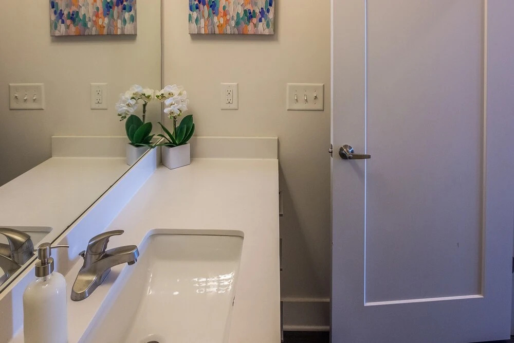 Atlantic 1 BR Apt w/ Balcony & Pool by Frontdesk