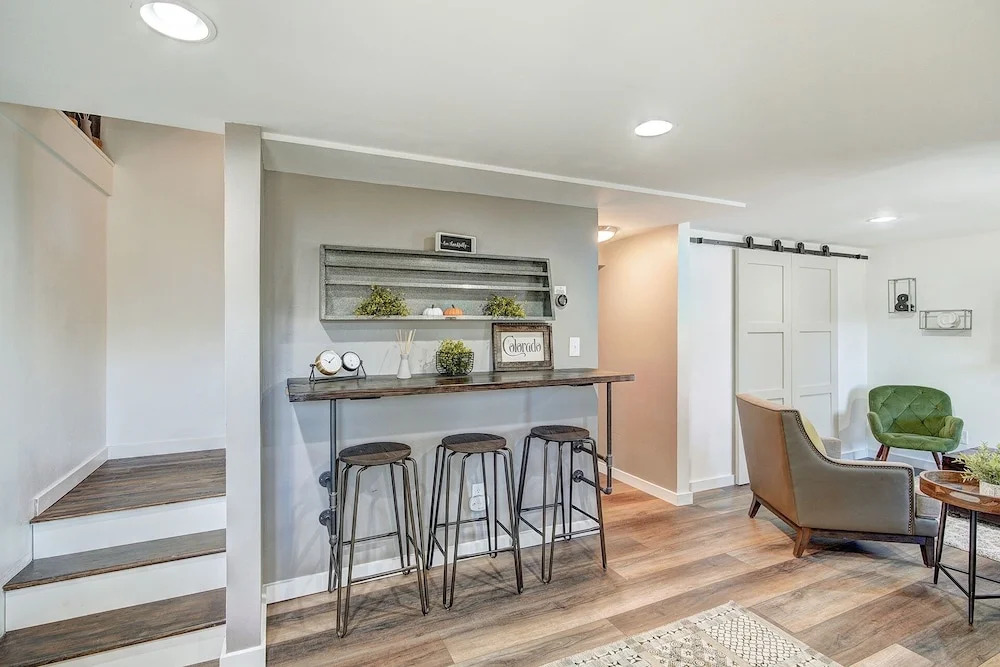 Bearing Tree 5 Br home by RedAwning