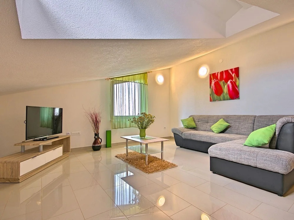 Spacious Villa for 12 Persons With Private Pool Near Rovinj and the Beach
