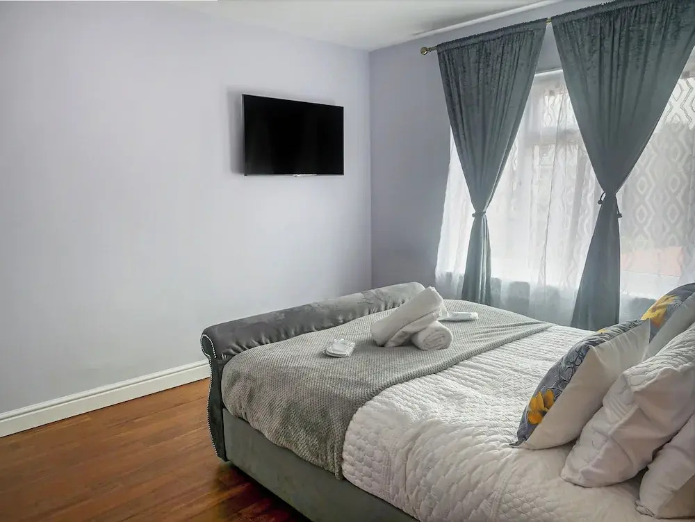 Spacious 6 Bedroom House in Bexleyheath