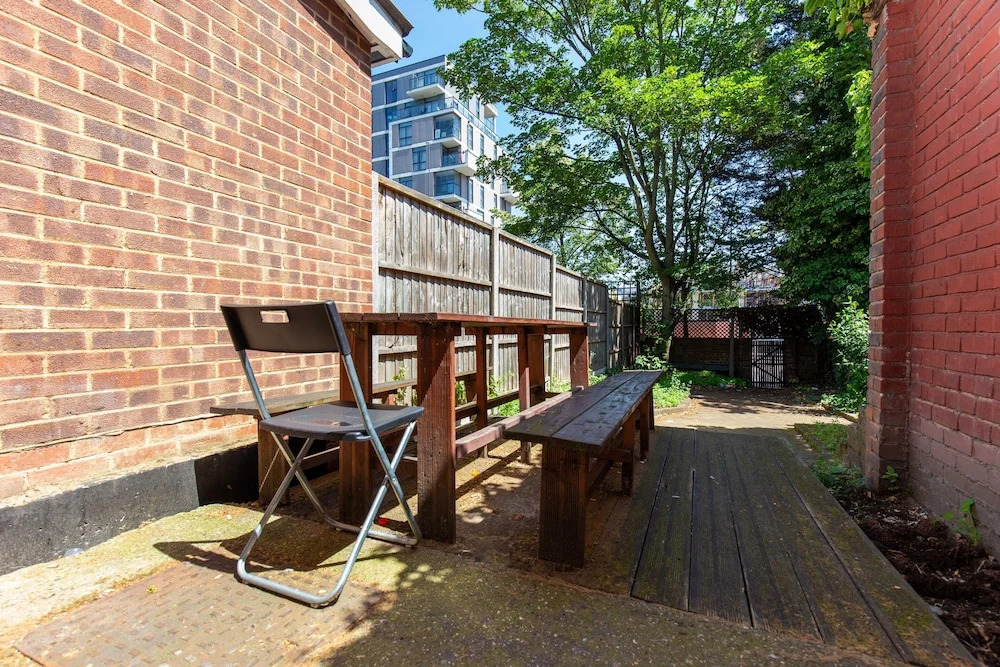 Bazely Street Deluxe Single Room 4