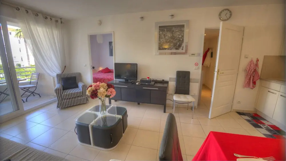 T2 4 étoiles 150 m Gare 5 min Palais