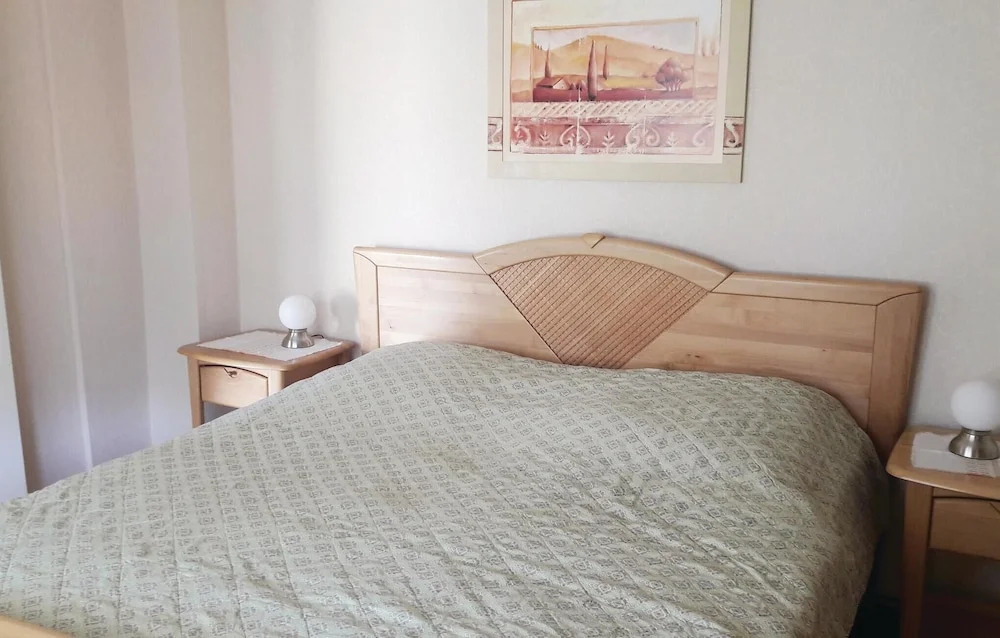 2 Bedroom Lovely Home In Alt Schwerin