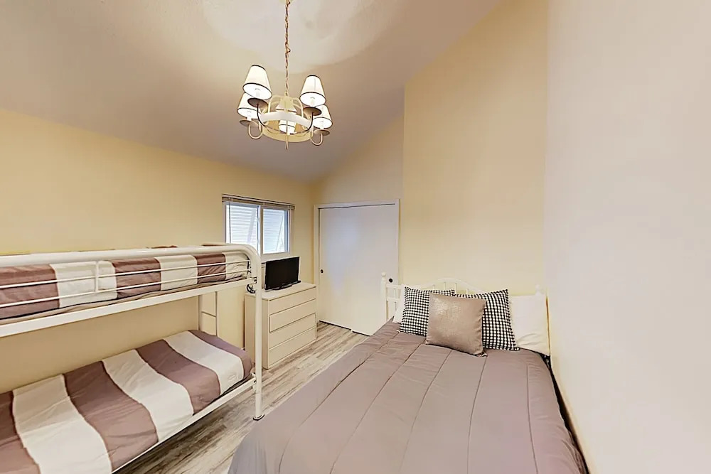 1233 W Lagoon Avenue Townhouse Unit A 2 Bedrooms 3 Bathrooms Townhouse
