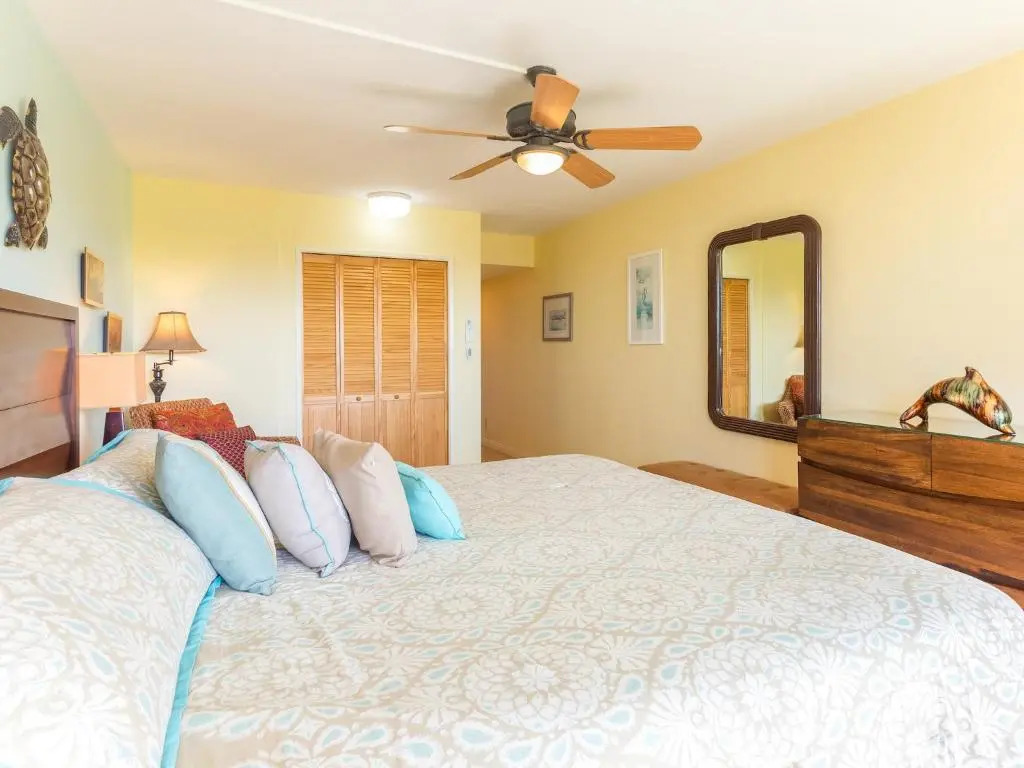 Maui Banyan T-305 - Ocean View Beach Condo for 10