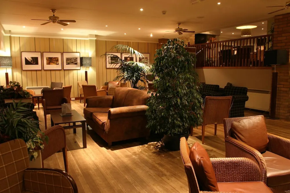 Garner Hotel Eight Acres Elgin