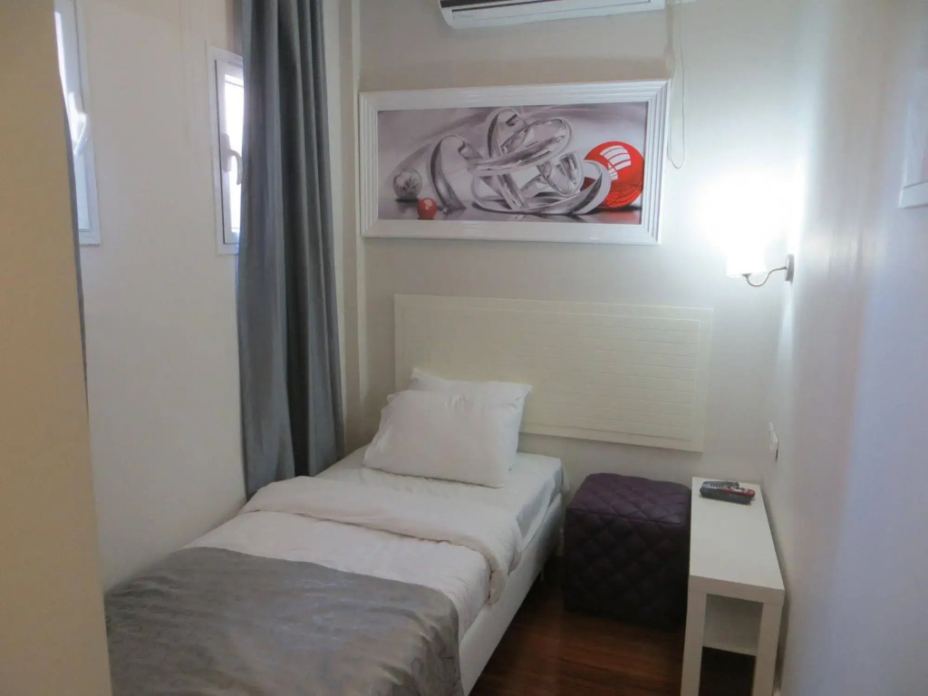 Lenis Hotel