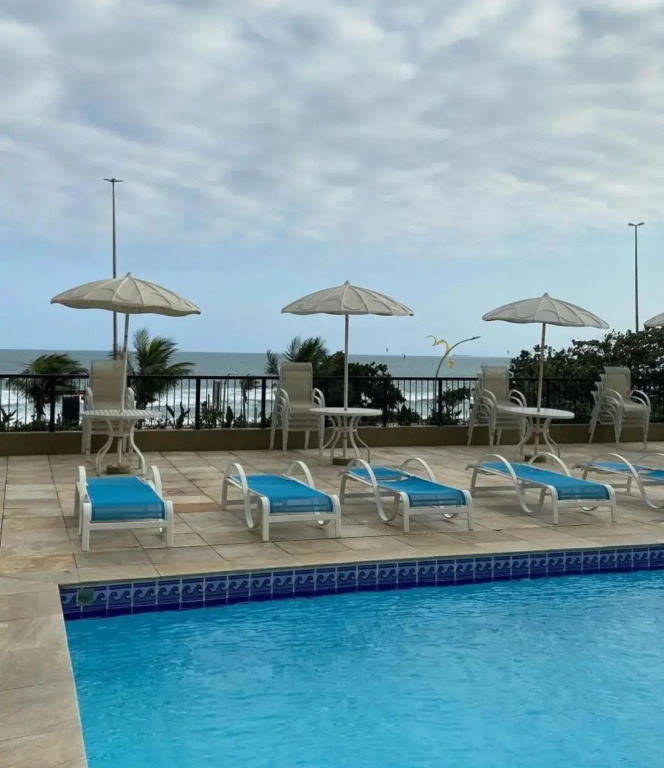 Lindo apto no Barrabela, todo equipado, com arcondicionados split novos no quarto e na sala, limpíssimo, cheiroso, novinho, condomínio em frente à praia, com piscina aquecida, sauna, quadra, academia, lavanderia, salão de beleza, restaurantes, mercado 24h