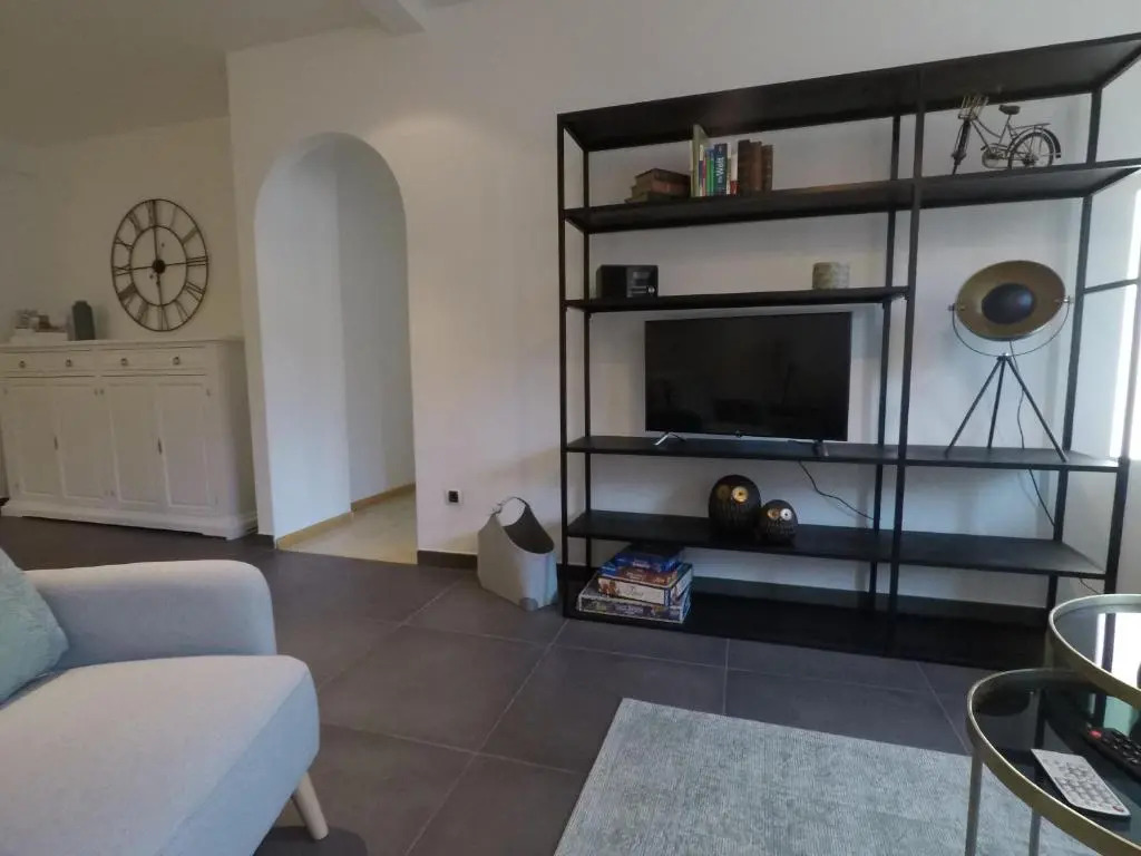 City Apartment 221