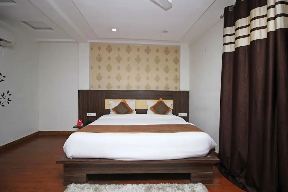City Hotel and Suites Agra