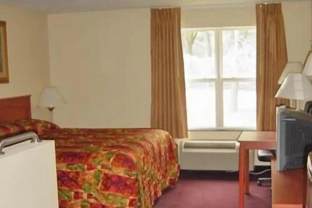 Hometown Inn & Suites