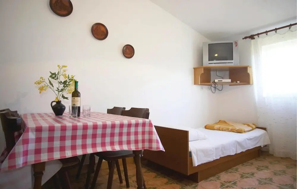 Stunning Home in Jadrtovac With Wifi and 1 Bedrooms