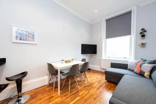 Camden Apartment A/Apartment