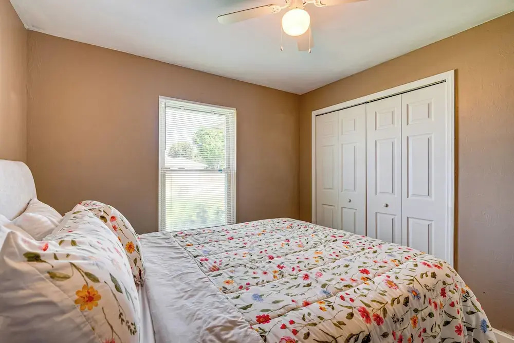 Quiet Neighborhood! Poolside Oasis in Cape Coral