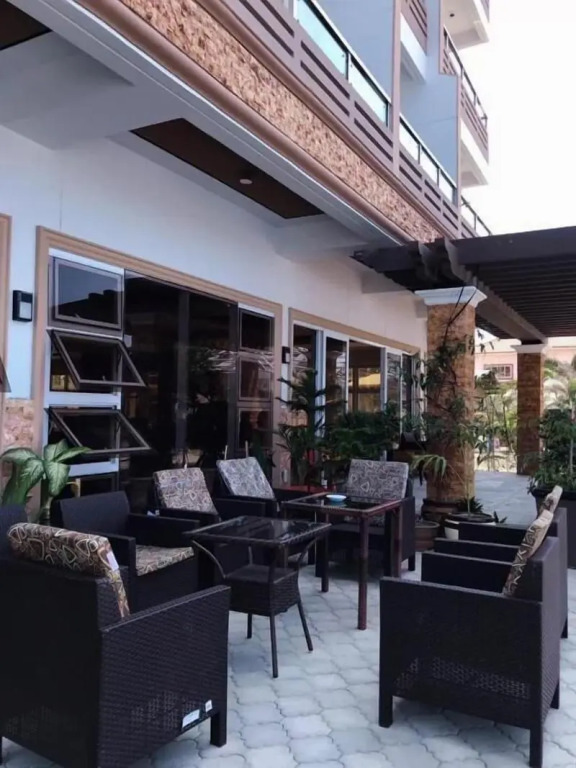 EM Royalle Hotel & Beach Resort
